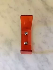 Patere-design-double-en-plexi-orange-PETROZZI-ADELE-rotated