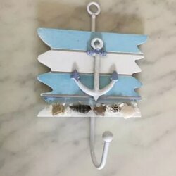 Patère planches deco marine ancre et coquillages, chez 1001 Patères