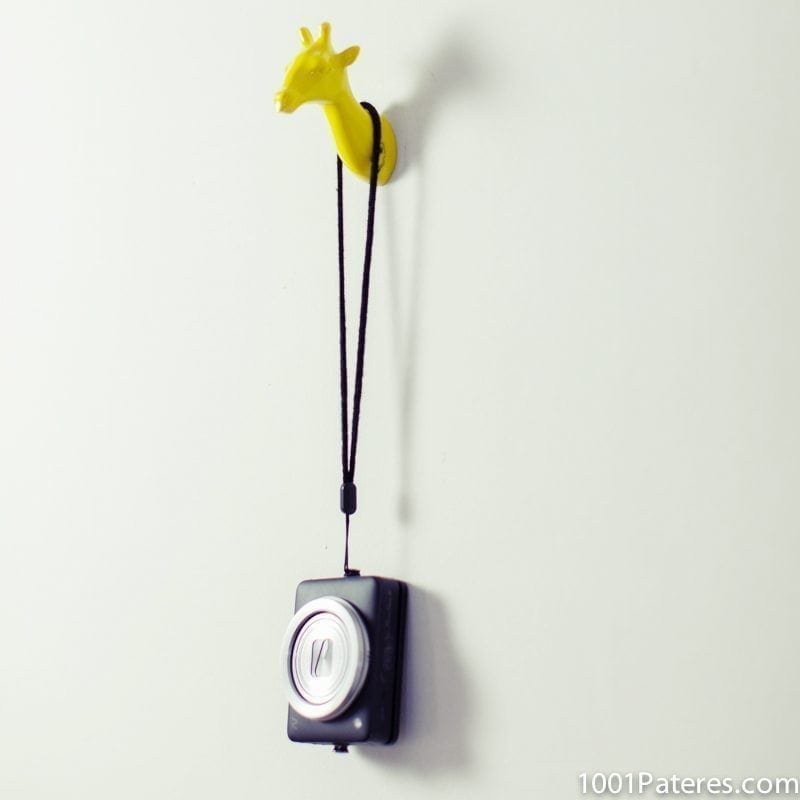 Patere design girafe jaune chambre enfant dans le site N°1 de patère et porte-manteaux de france