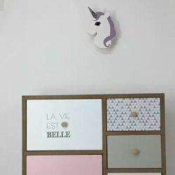 Porte manteau licorne mauve paillettés chez 1001 Patères