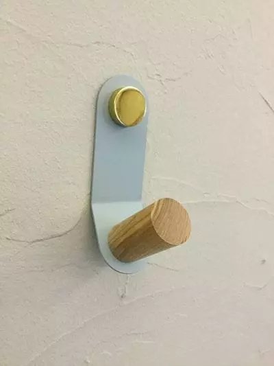 Porte manteau moderne bois et metal laque bleu ciel, 1001 Patères