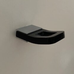 Patere-design-plexi-noir-ARIEL-PETROZZI