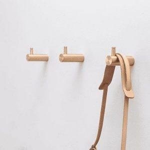 Patere-design-tige-en-laiton-massif-dore
