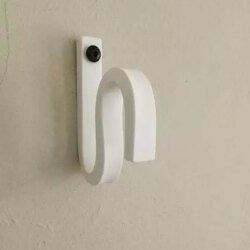 Porte manteau design VAGUELETTE en résine chez 1001 Patères