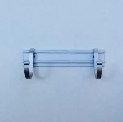 Patère double en aluminium brossé pour salle de bain chez 1001 Patères