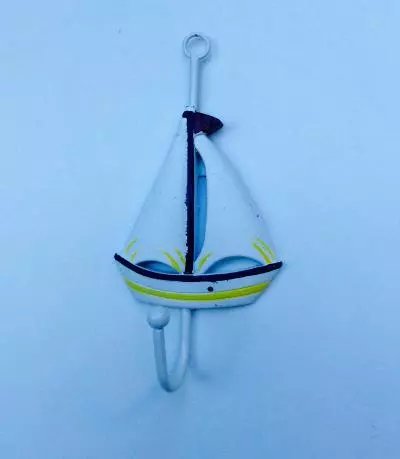Patère en bois bateau à voile chez 1001 Patères