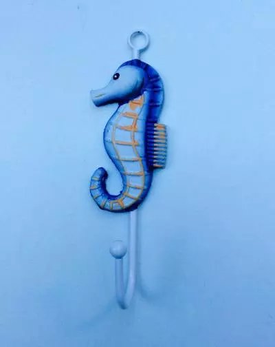 Patère en bois hippocampe chez 1001 Patères