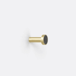 Porte manteau laiton marbre noir petit modele FERM LIVING chez 1001 Patères