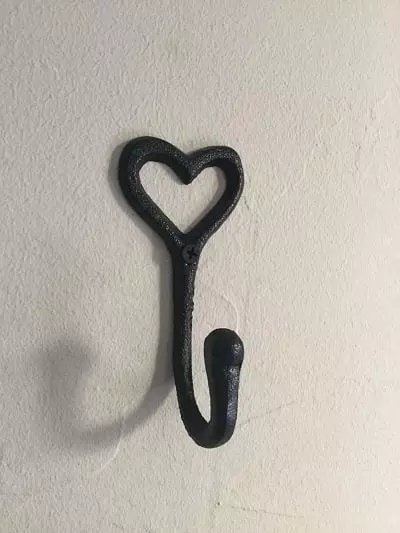 Patère métal vieilli coeur chez 1001 Patères