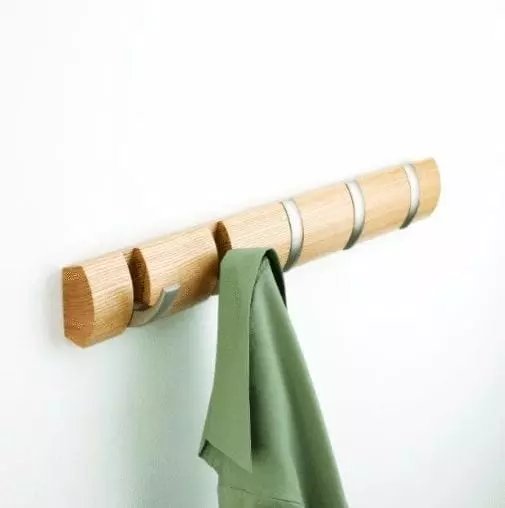 Porte manteau en bois UMBRA avec 5 patères métal chez 1001 Patères
