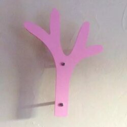 Porte-manteau design arbre rose chez 1001 Patères