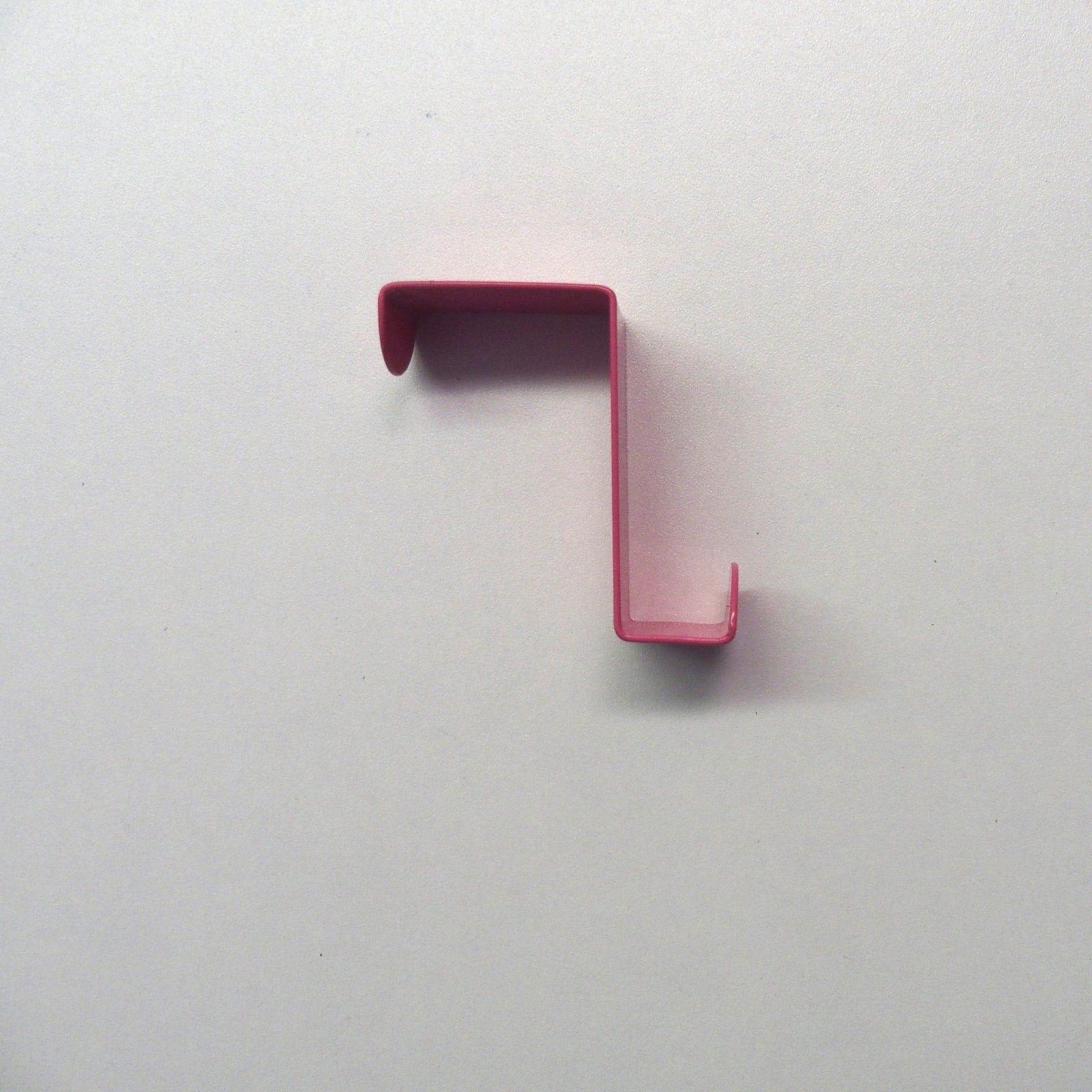 Porte manteau patere sur porte rose 2 dans le site N°1 de patère et porte-manteaux de france