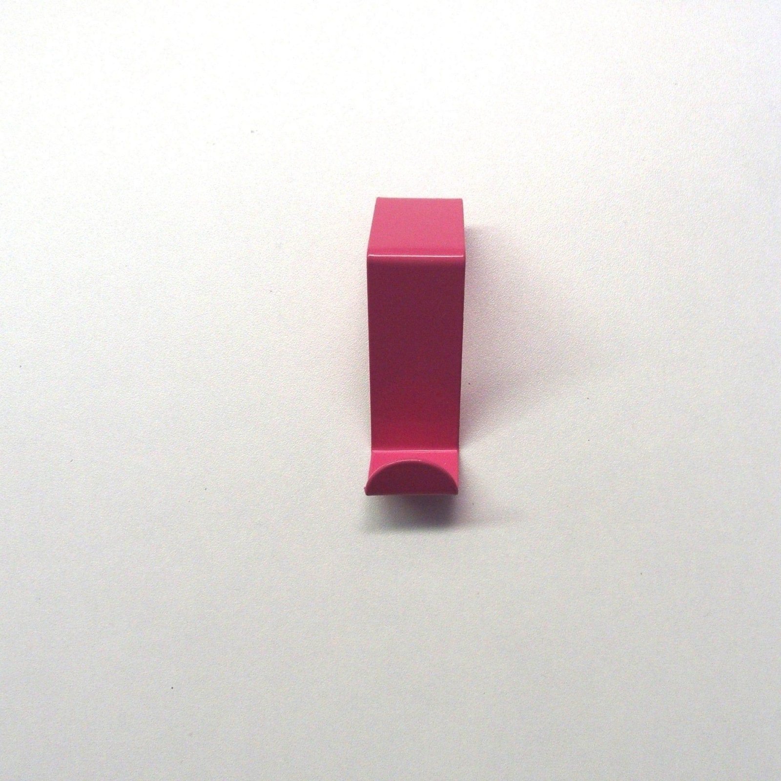 Porte manteau patere sur porte rose dans le site N°1 de patère et porte-manteaux de france