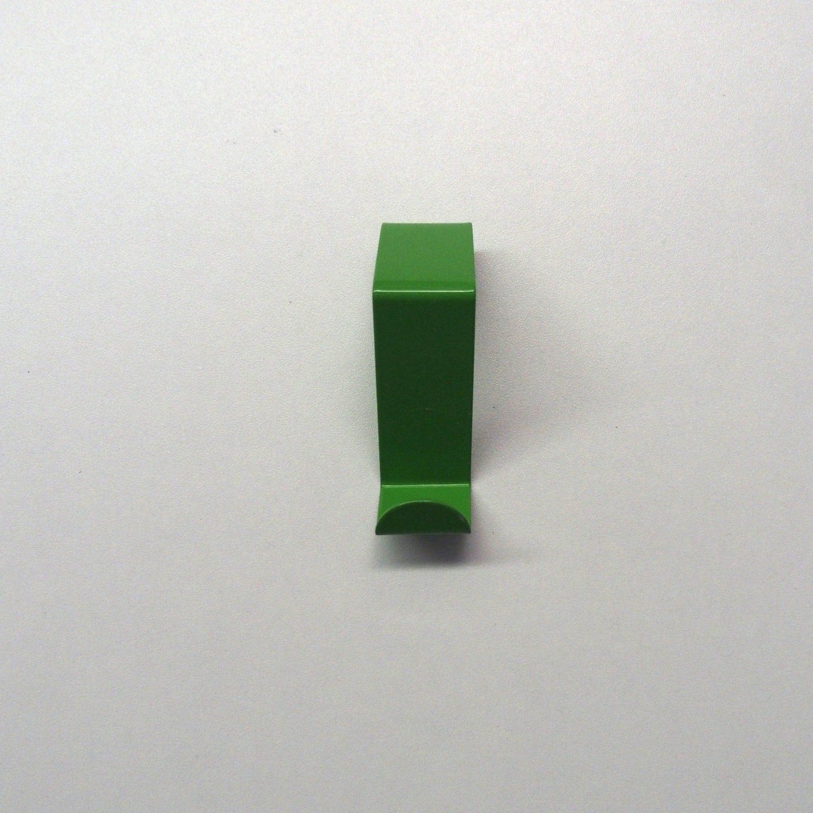 Porte manteau patere sur porte vert dans le site N°1 de patère et porte-manteaux de france