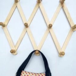 Porte manteau en bambou extensible - 10 patères rondes chez 1001 Patères
