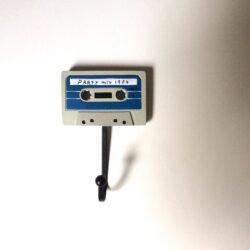 Image 1001 Patère patere cassette audio vintage dans le site N°1 de patère et porte-manteaux de france