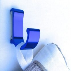 Image 1001 Patère patere color design aluminium bleu roi 2 copie dans le site N°1 de patère et porte-manteaux de france