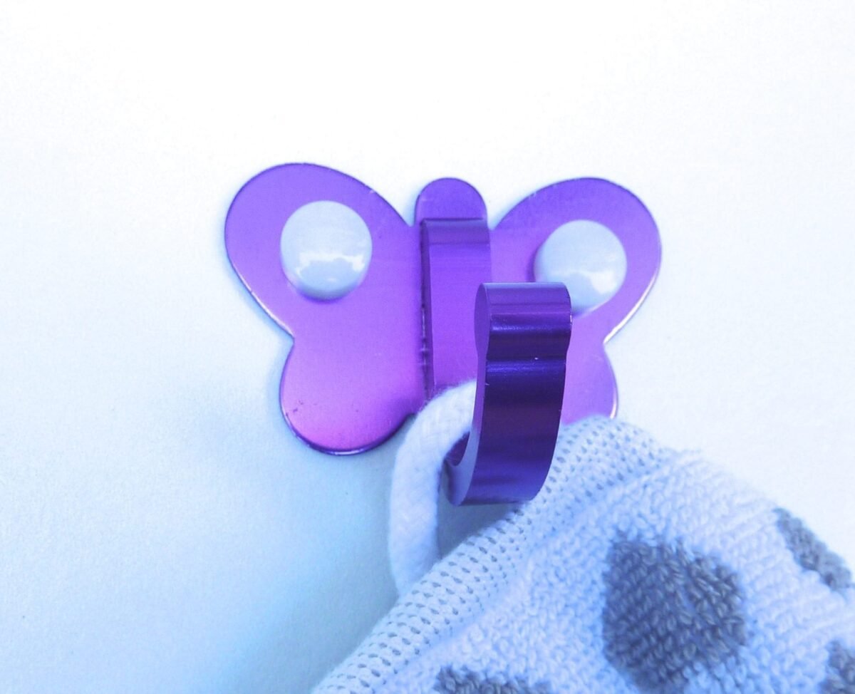 Image 1001 Patère patere color design aluminium papillon mauve 2 dans le site N°1 de patère et porte-manteaux de france