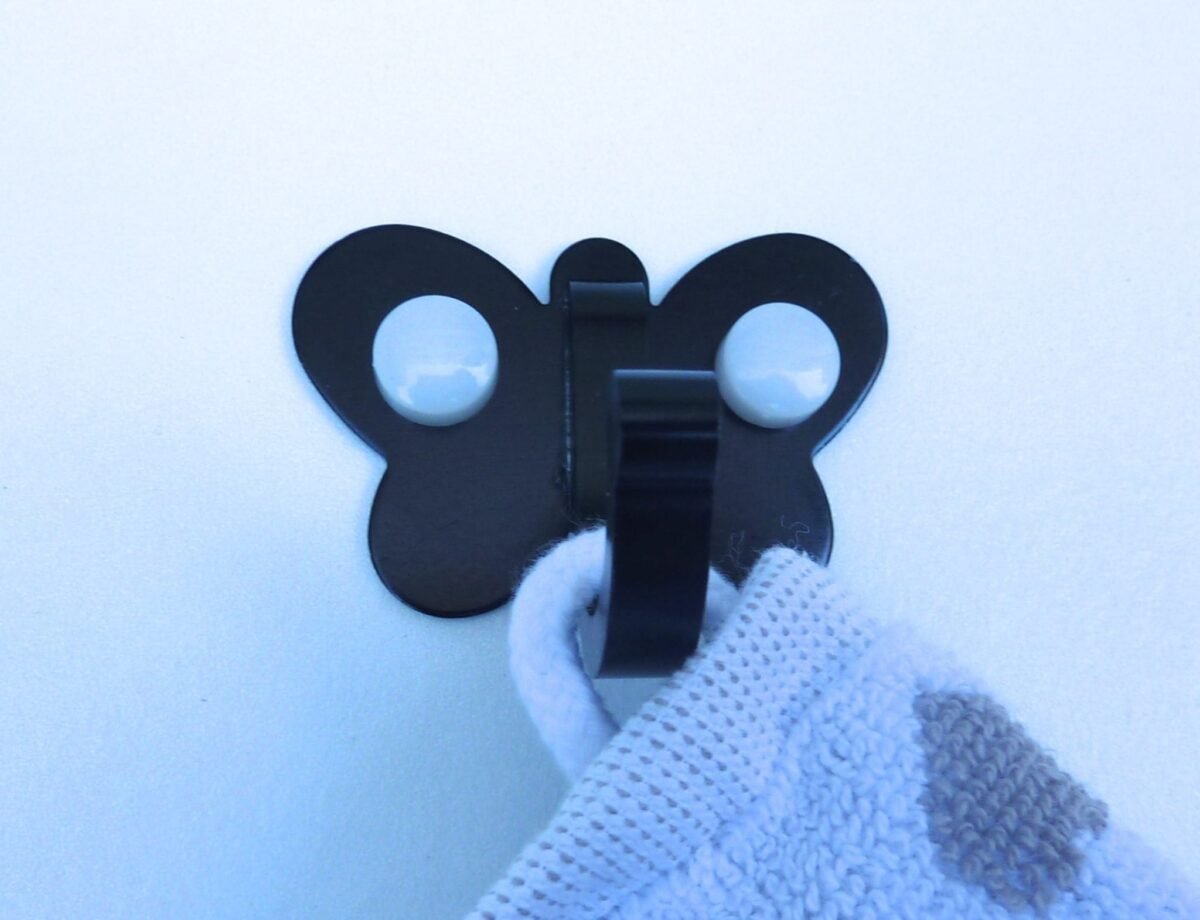 Image 1001 Patère patere color design aluminium papillon noir 2 dans le site N°1 de patère et porte-manteaux de france