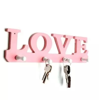 Porte manteau mural design en bois rose 4 crochets LOVE, chez 1001 Patères