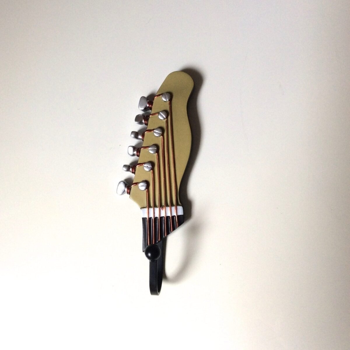 Image 1001 Patère patere manche de guitare beige dans le site N°1 de patère et porte-manteaux de france