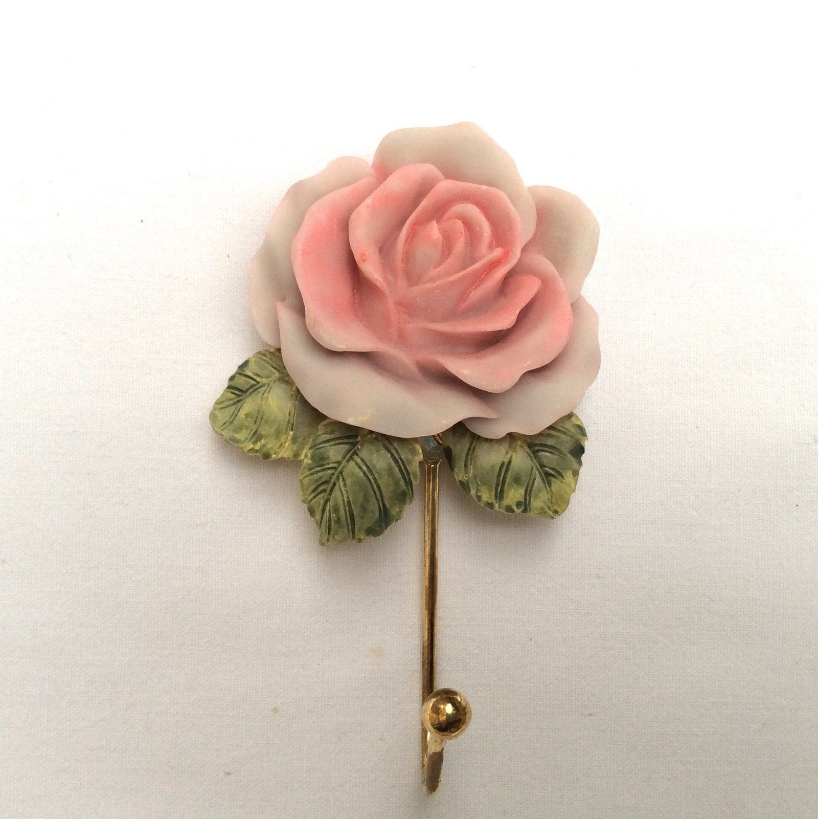 Image 1001 Patère patere resine rose dans le site N°1 de patère et porte-manteaux de france