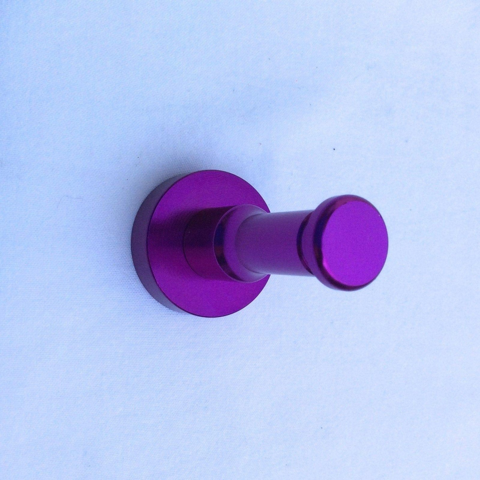 Image 1001 Patère patere tige color design aluminium mauve dans le site N°1 de patère et porte-manteaux de france