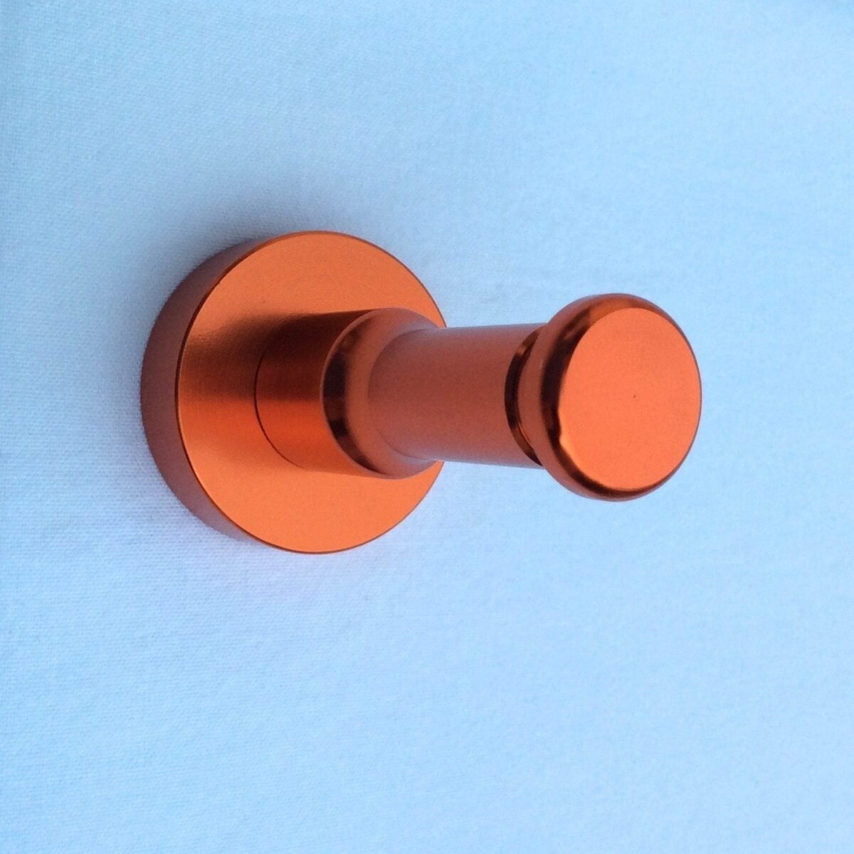 Image 1001 Patère patere tige color design aluminium orange dans le site N°1 de patère et porte-manteaux de france