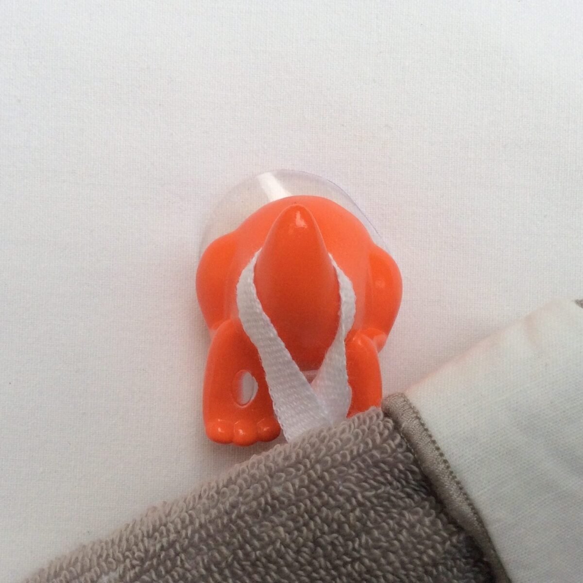 Image 1001 Patère patère ventouse kangourou orange dans le site N°1 de patère et porte-manteaux de france