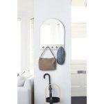 Vestiaire entrée avec miroir PEEK UMBRA dans le site N°1 de patère et porte-manteaux de france