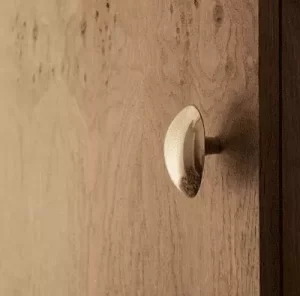 Porte-manteau-chanterelle-grand-modele-dore-FERM-LIVING
