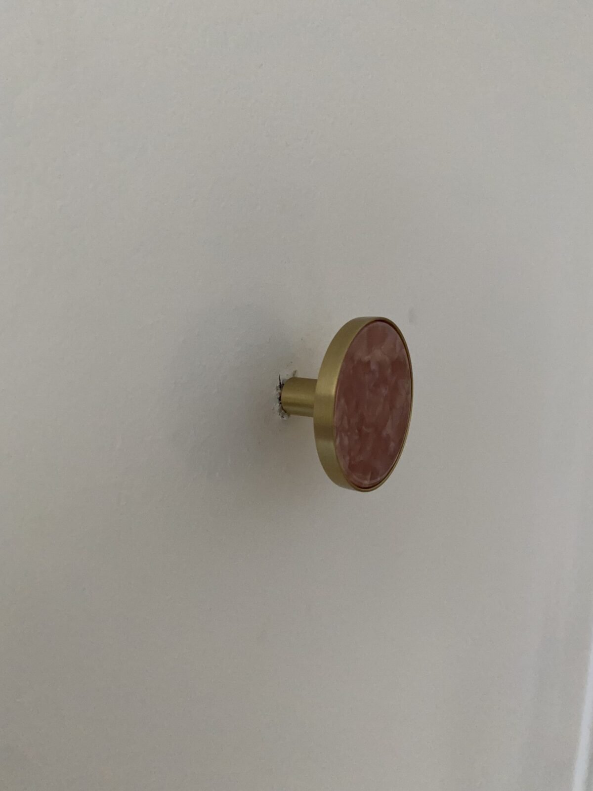 Patère à fixer cercle doré quartz rose