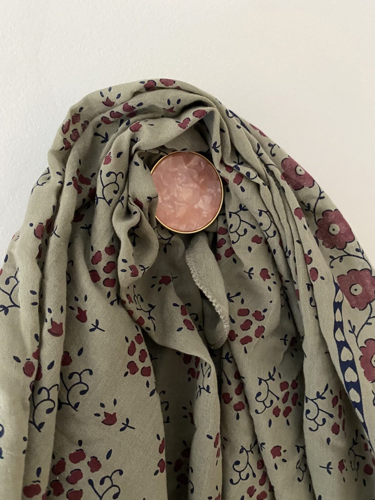 Patère murale ronde quartz rose